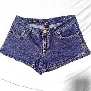 Low-rise y2k booty denim shorts with zipper pockets